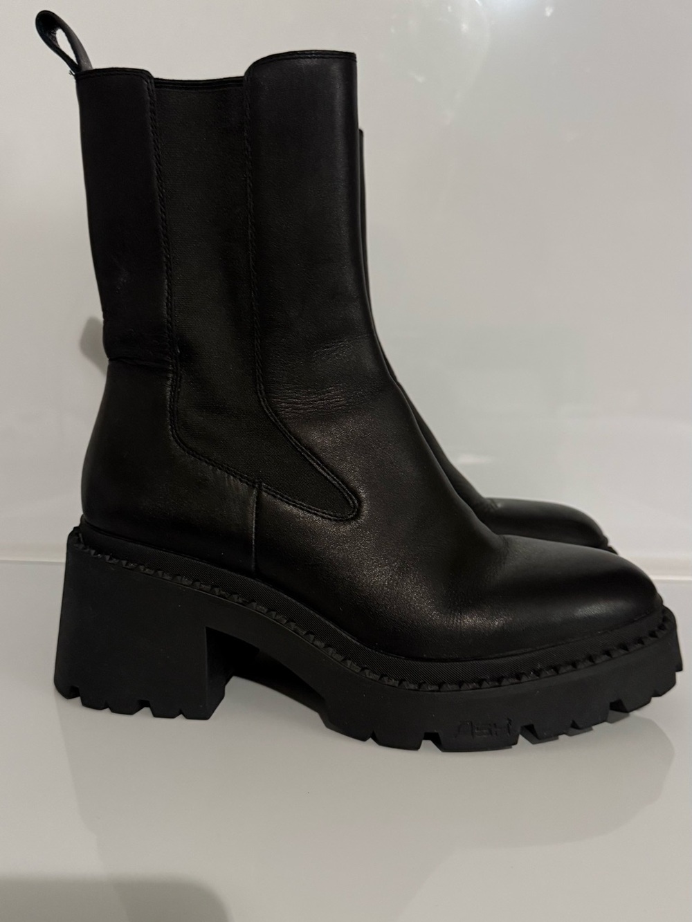 ASH Nico Stud Leather Chelsea  boot size 8